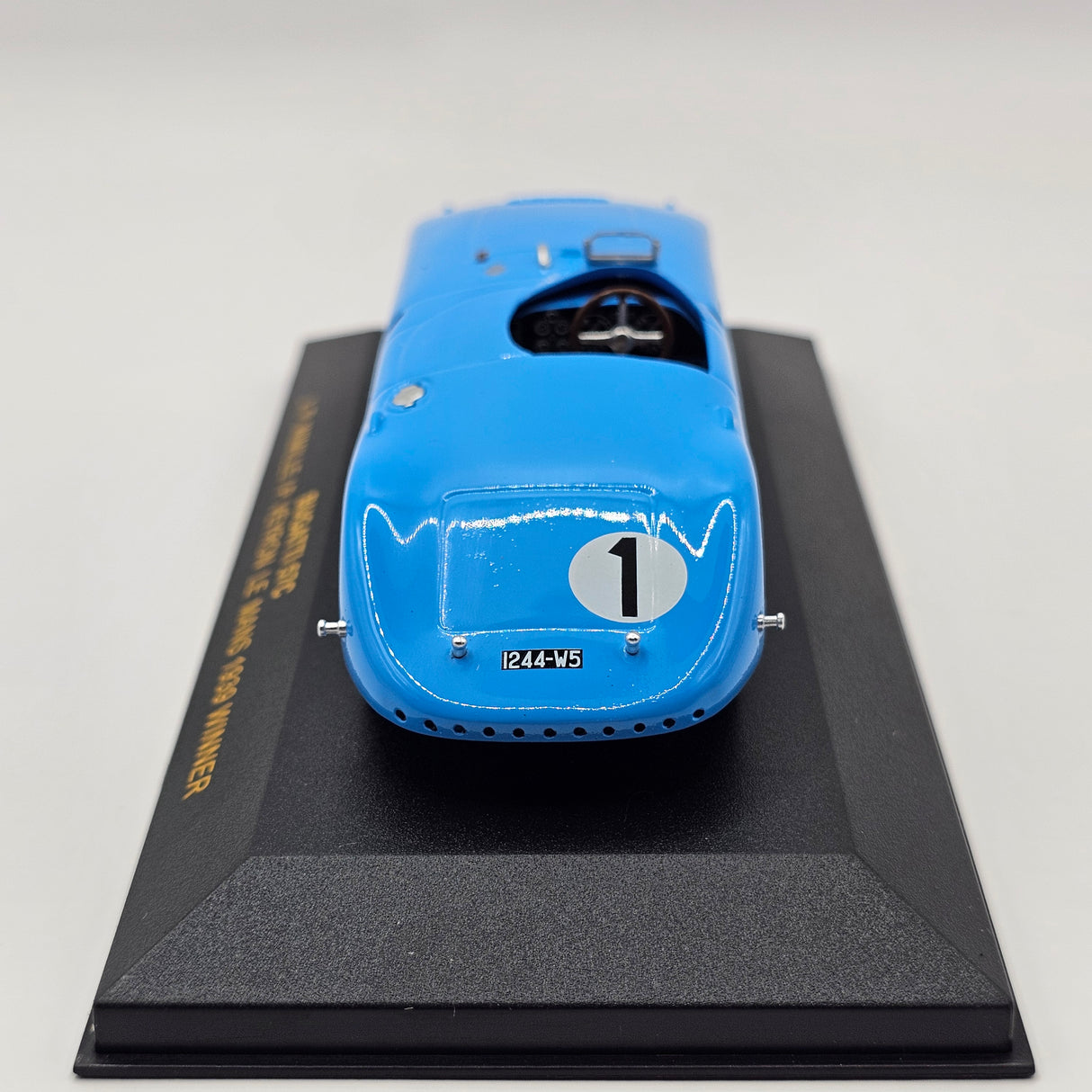 IXO Bugatti 57C #1 Le Mans Winner 1939 1/43 Scale