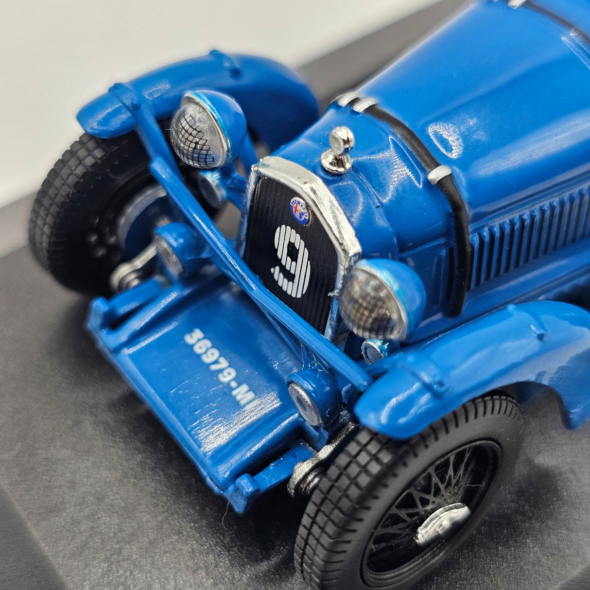 IXO Alfa Romeo 8C #9 Le Mans Winner 1934 1/43 Scale