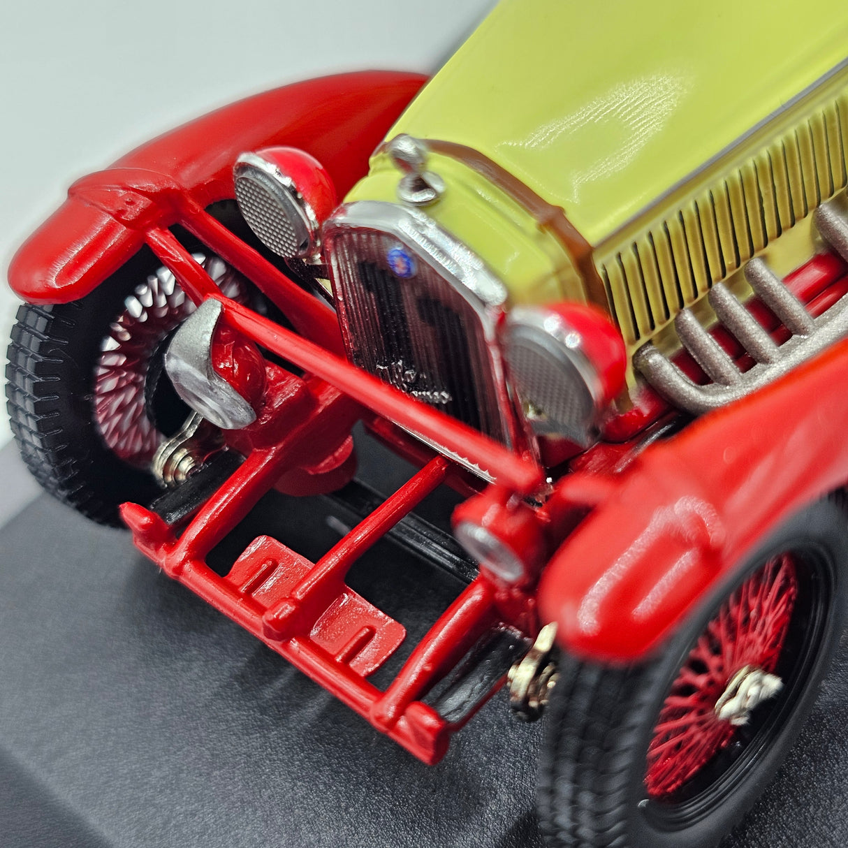 IXO Alfa Romeo 8C #11 Le Mans Winner 1933 1/43 Scale