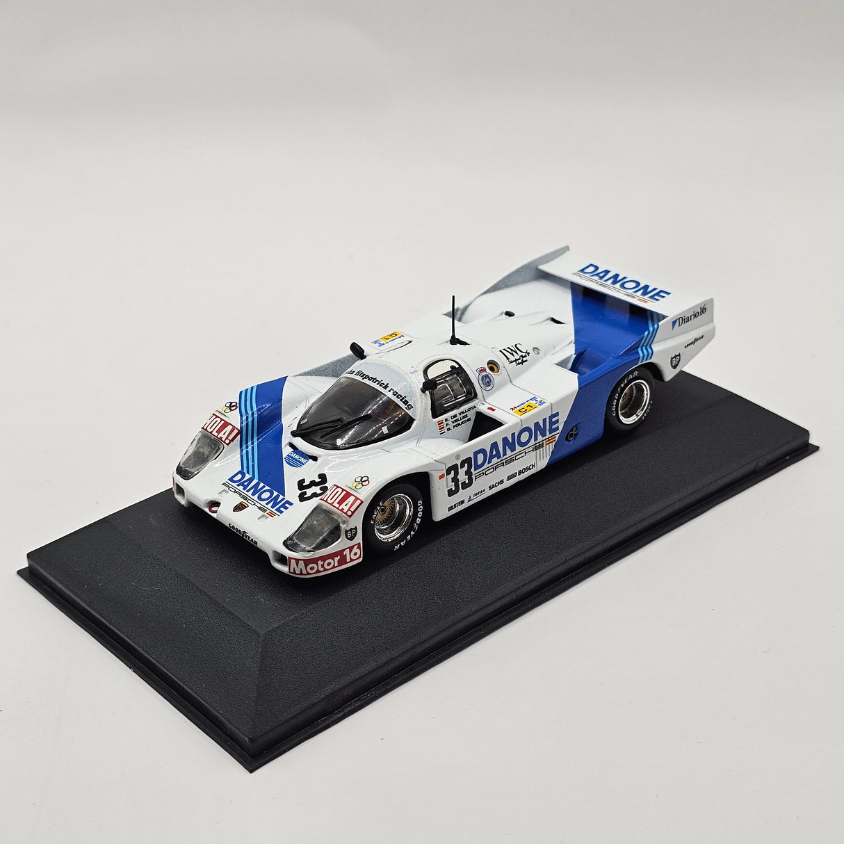 Quartzo Porsche 956 Long Tail "Danone" #33 Le Mans 1986 Limited Edition 1/43 Scale