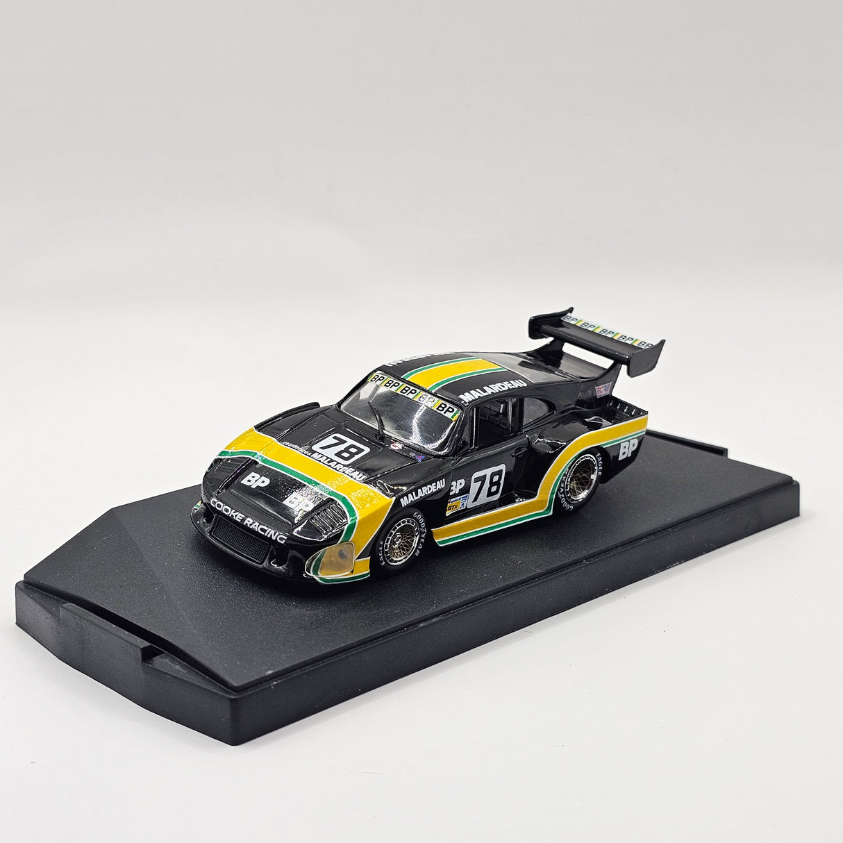 Quartzo Porsche 935 Kremer K3 "BP" #78 Le Mans 1982 1/43 Scale