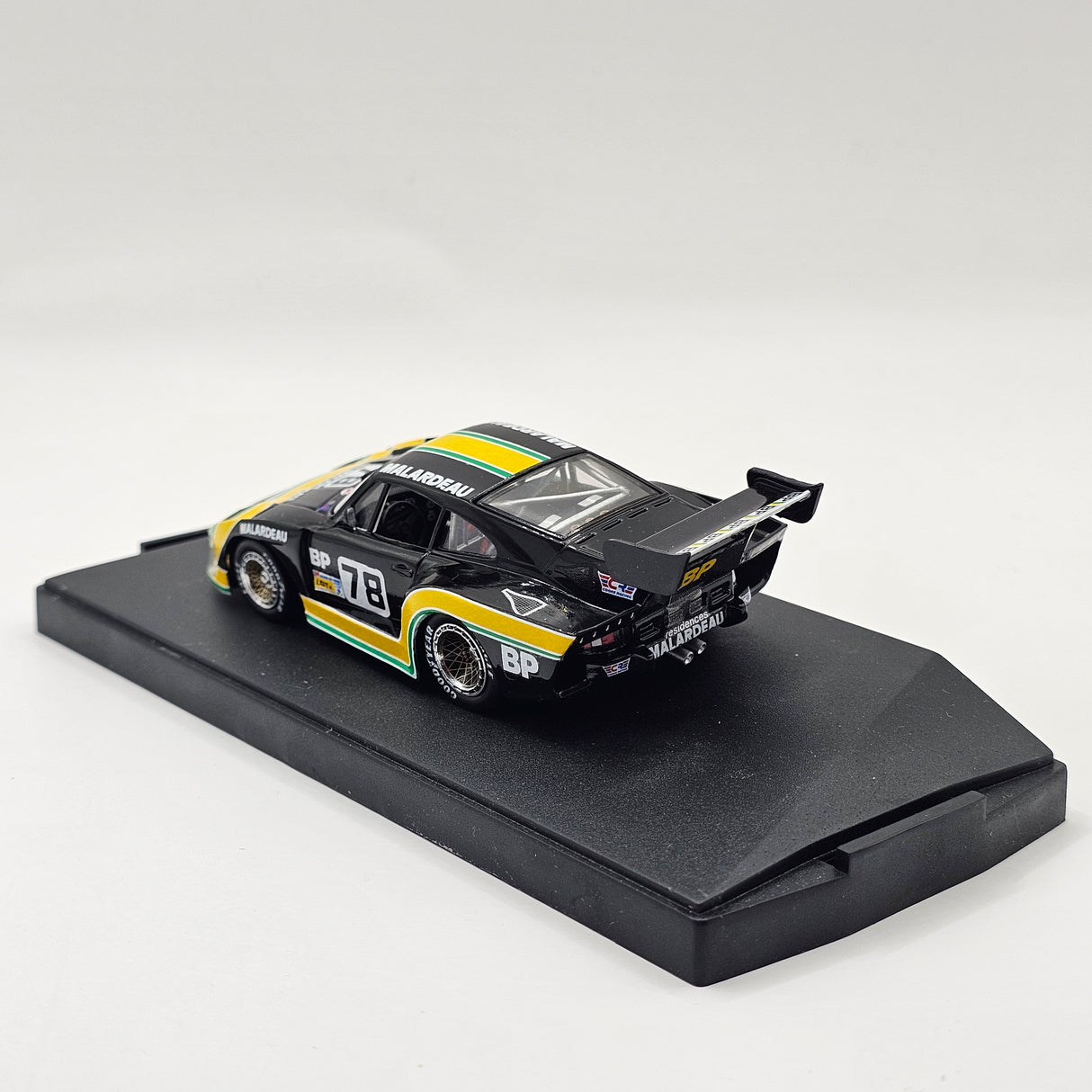 Quartzo Porsche 935 Kremer K3 "BP" #78 Le Mans 1982 1/43 Scale