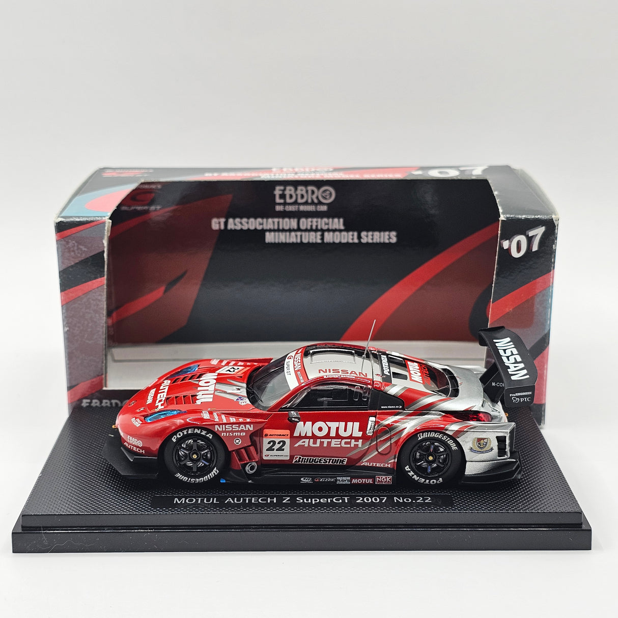 EBBRO Nissan Z No. 22 Motul Autech Super GT GT500 2007 1/43 Scale