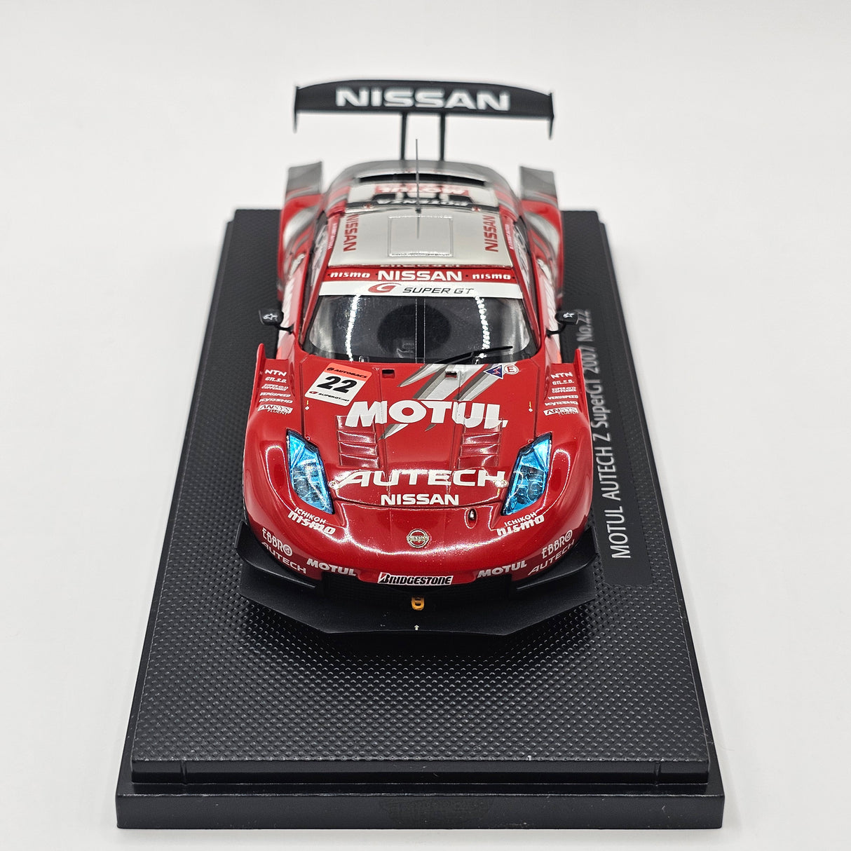 EBBRO Nissan Z No. 22 Motul Autech Super GT GT500 2007 1/43 Scale