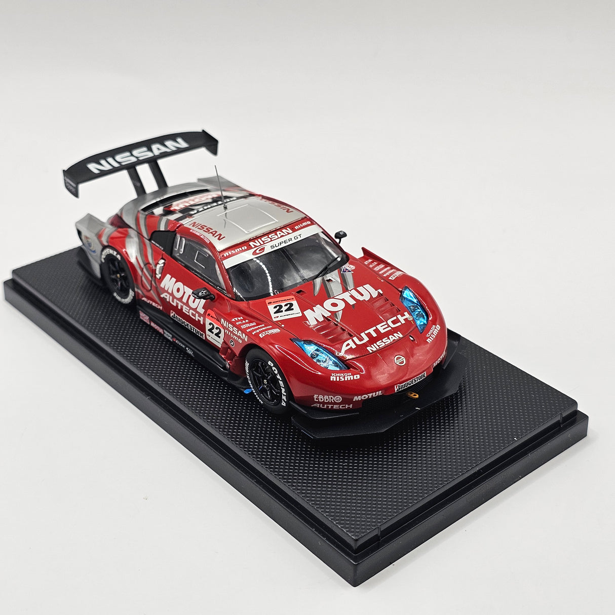 EBBRO Nissan Z No. 22 Motul Autech Super GT GT500 2007 1/43 Scale