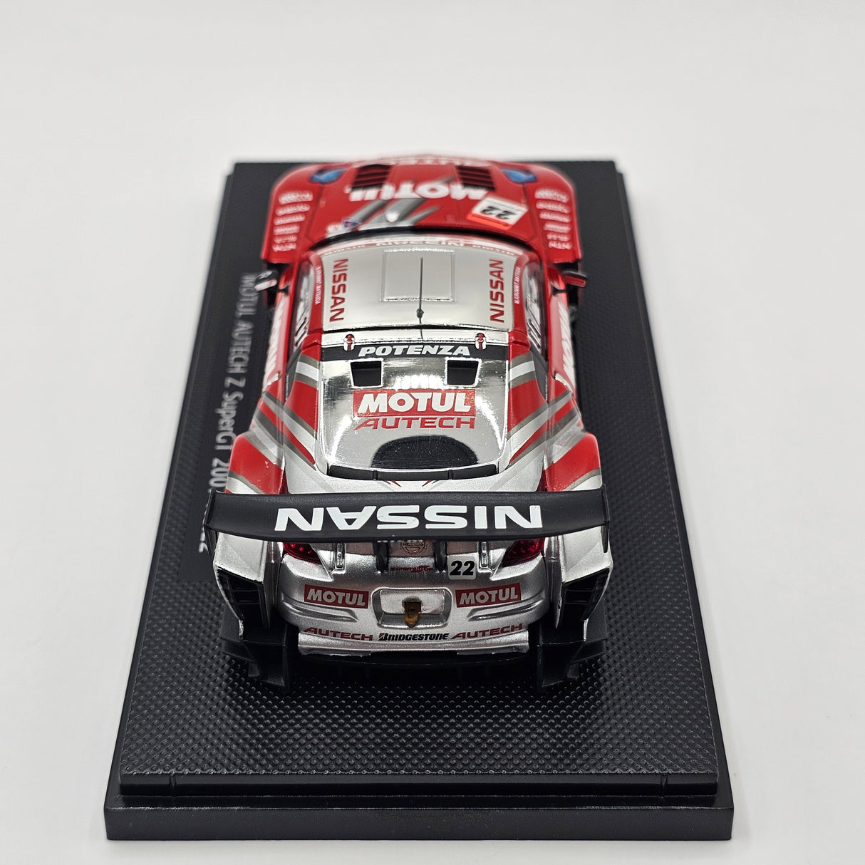 EBBRO Nissan Z No. 22 Motul Autech Super GT GT500 2007 1/43 Scale