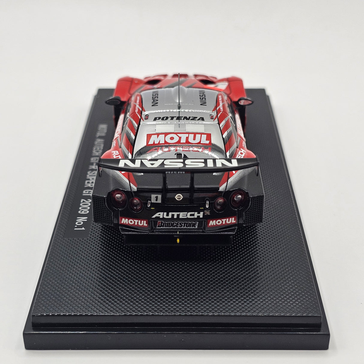 EBBRO Nissan GT-R #1 Motul Autech Super GT GT500 2009 1/43 Scale