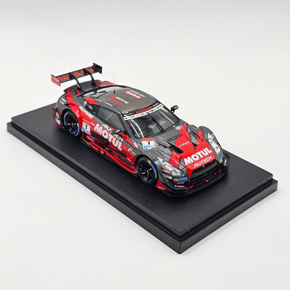 EBBRO Nissan GT-R R35 #1 Motul Autech Super GT GT500 2015 Okayama 1/43 Scale
