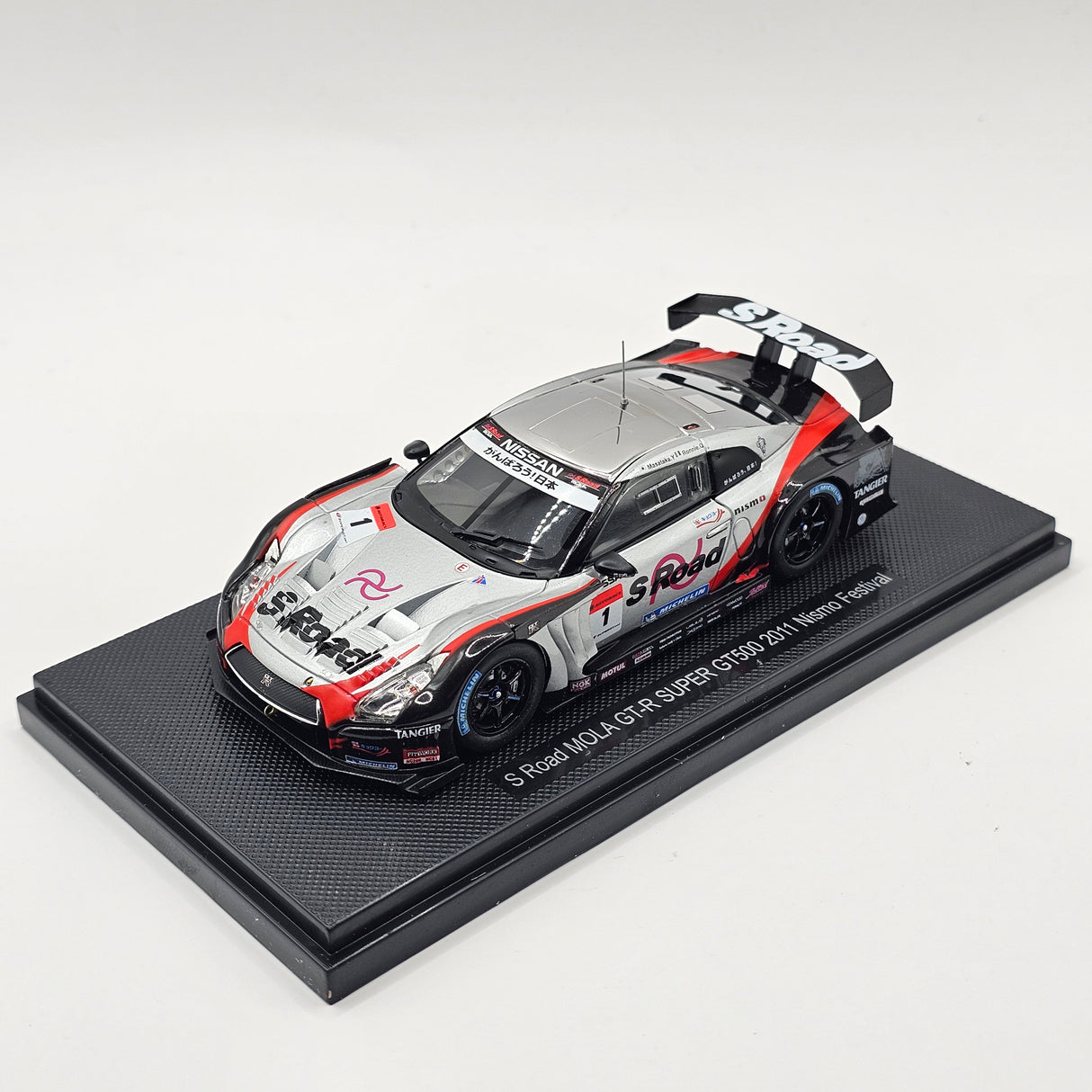 EBBRO Nissan GT-R R35 #1 MOLA Super GT GT500 Nismo Festival 2011 1/43 Scale