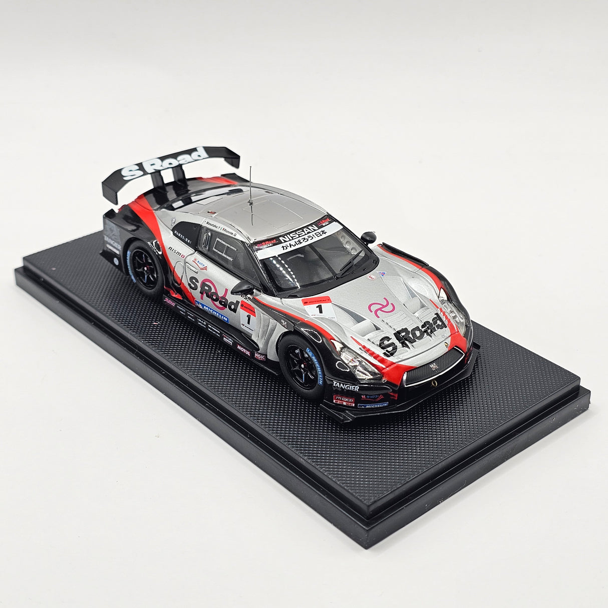 EBBRO Nissan GT-R R35 #1 MOLA Super GT GT500 Nismo Festival 2011 1/43 Scale
