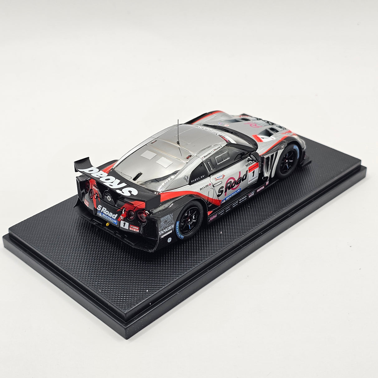 EBBRO Nissan GT-R R35 #1 MOLA Super GT GT500 Nismo Festival 2011 1/43 Scale