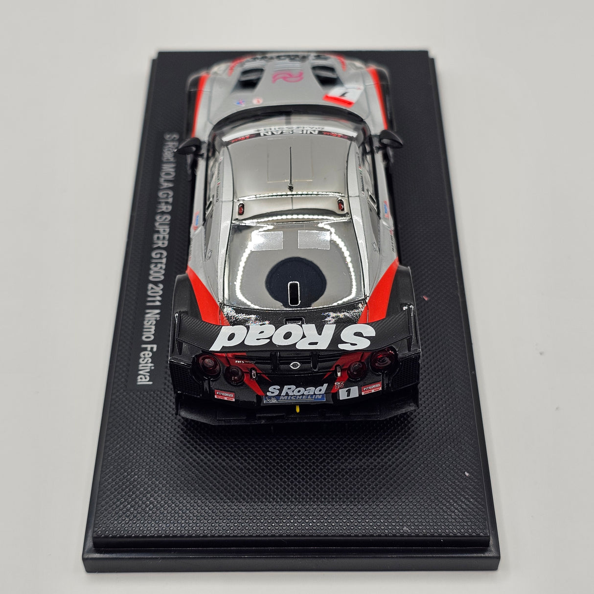 EBBRO Nissan GT-R R35 #1 MOLA Super GT GT500 Nismo Festival 2011 1/43 Scale
