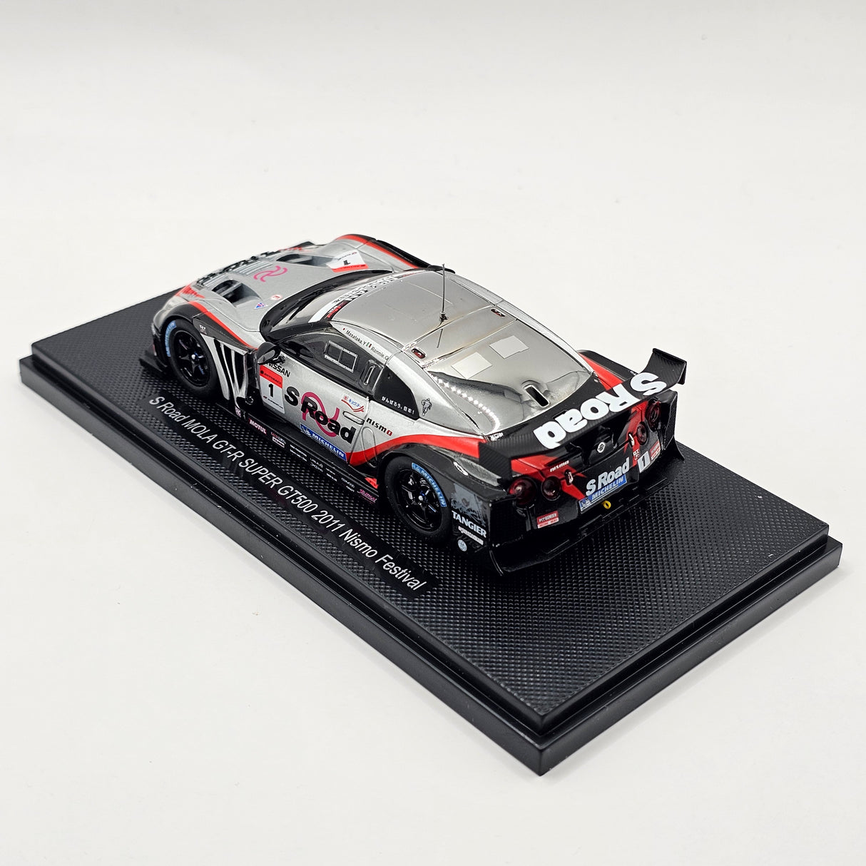 EBBRO Nissan GT-R R35 #1 MOLA Super GT GT500 Nismo Festival 2011 1/43 Scale