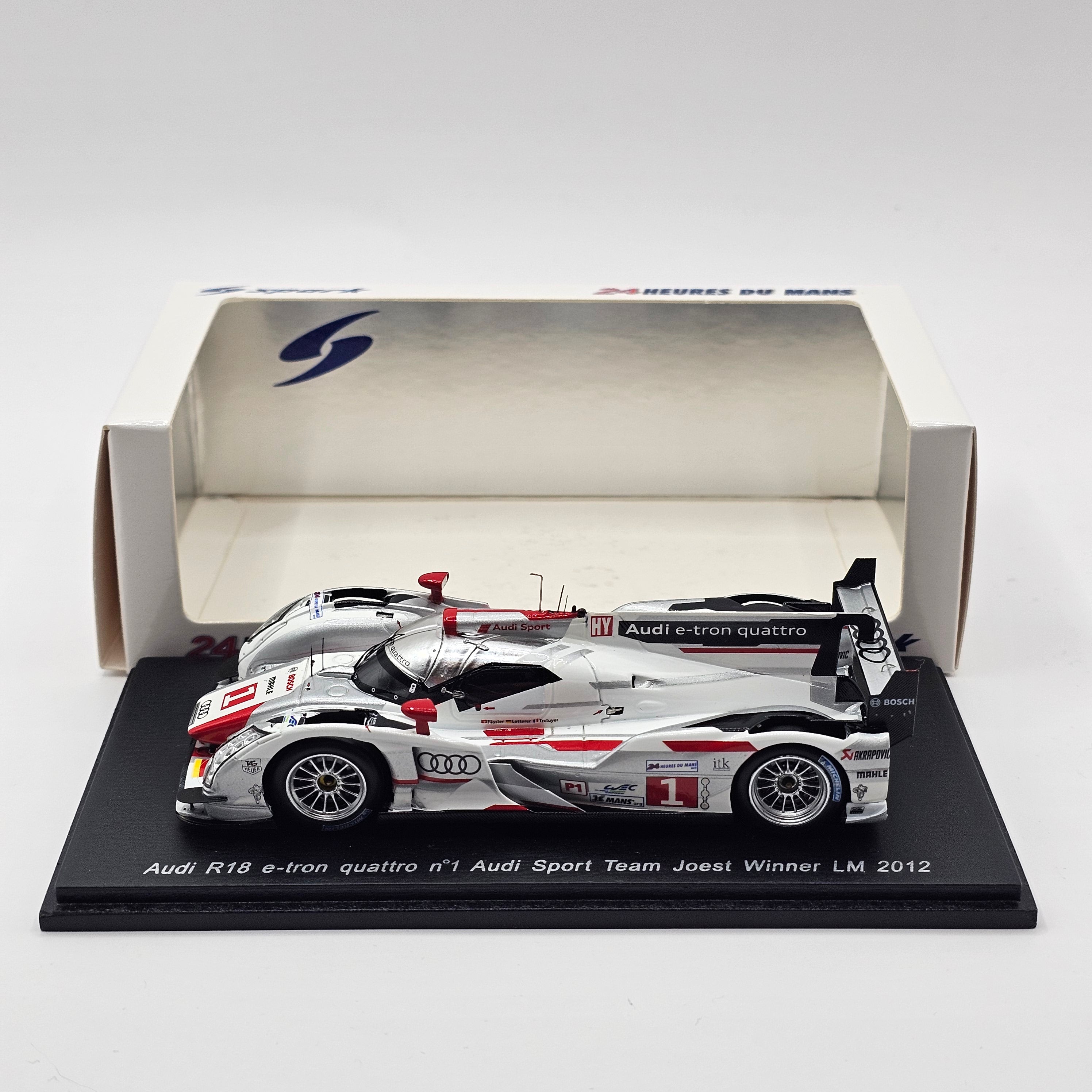 Diecast model cars Audi R15 2010 1/43 IXO 2010 TDI NO.7Sport 24h Le Mans 2010