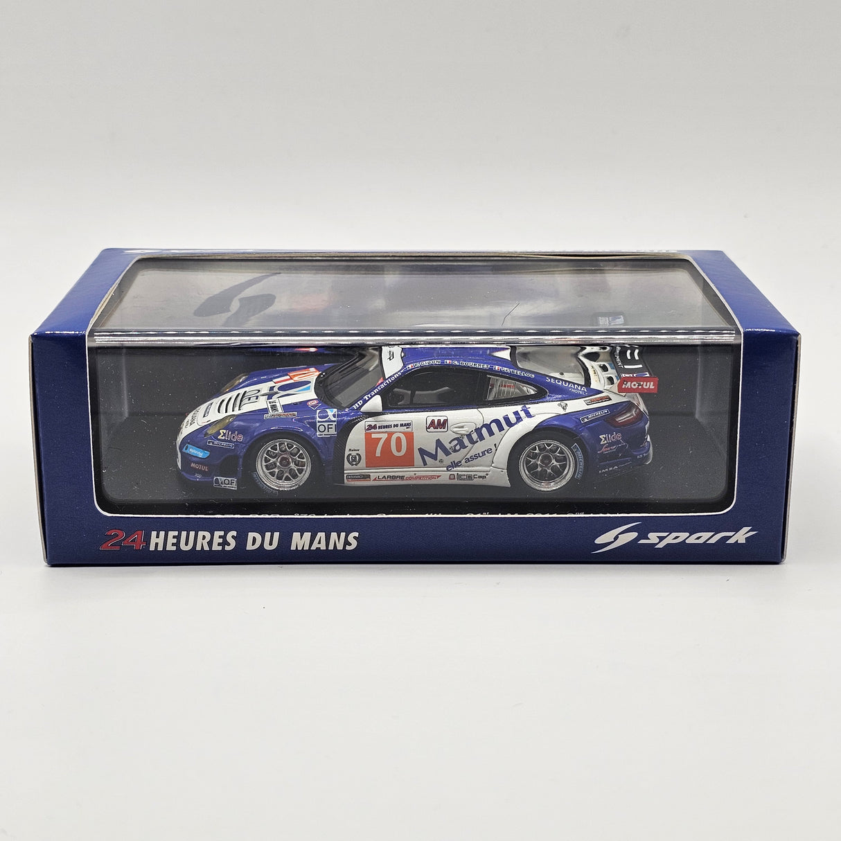 Spark Porsche 997 GT3 RSR #70 Larbre Competition Le Mans 2011 GTE AM 1/43 Scale
