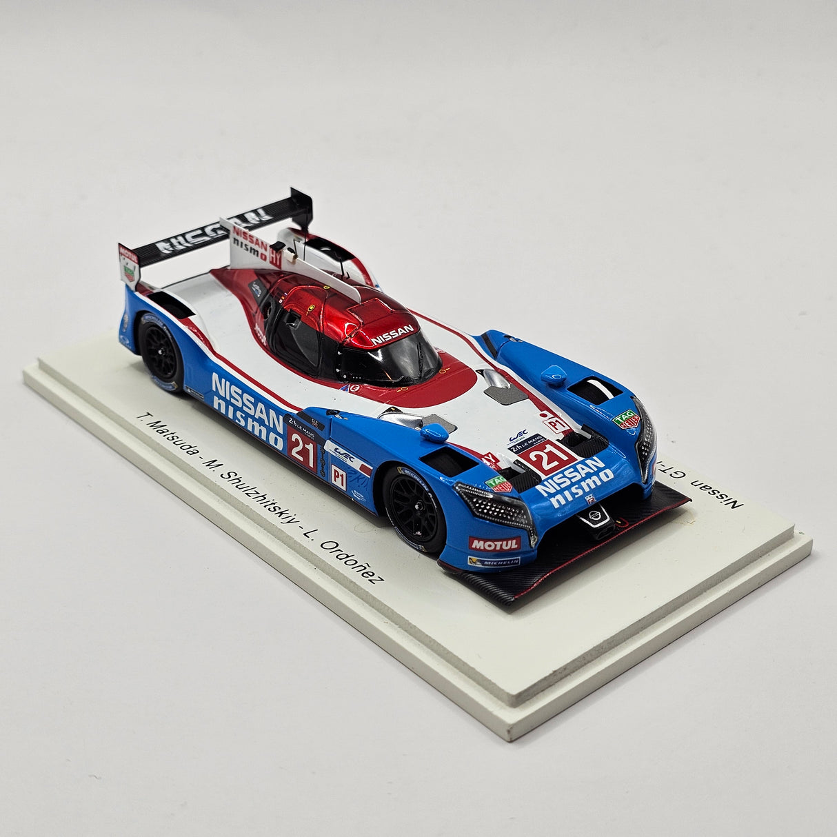 Spark Nissan GT-R LM Nismo #21 Nissan Motorsports Le Mans 2015 1/43 Scale S4640