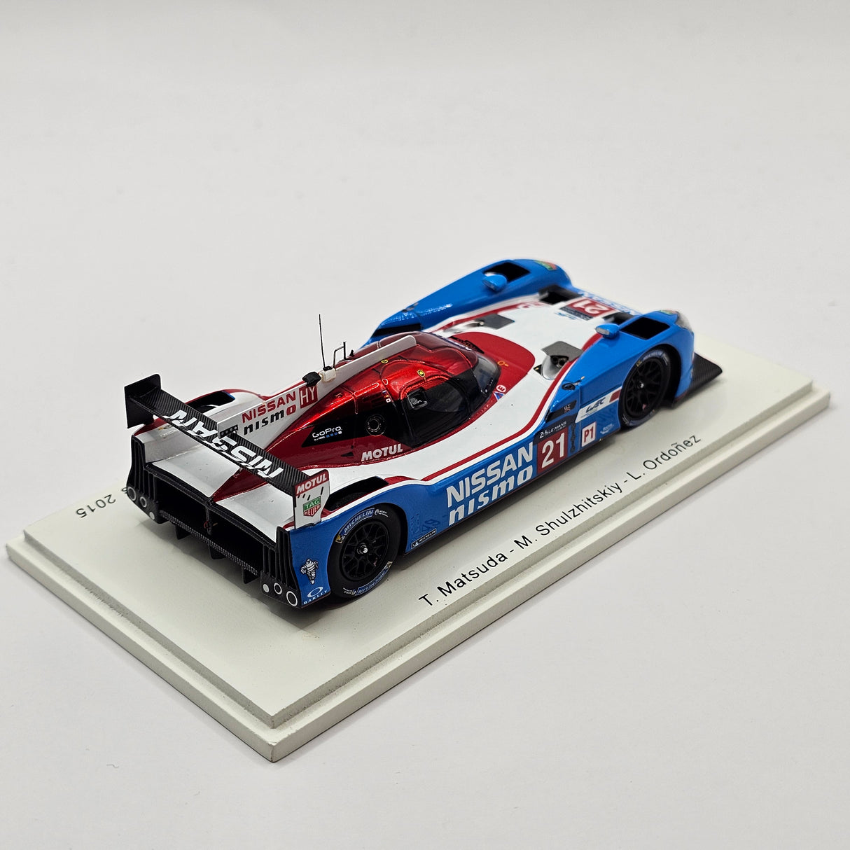 Spark Nissan GT-R LM Nismo #21 Nissan Motorsports Le Mans 2015 1/43 Scale S4640