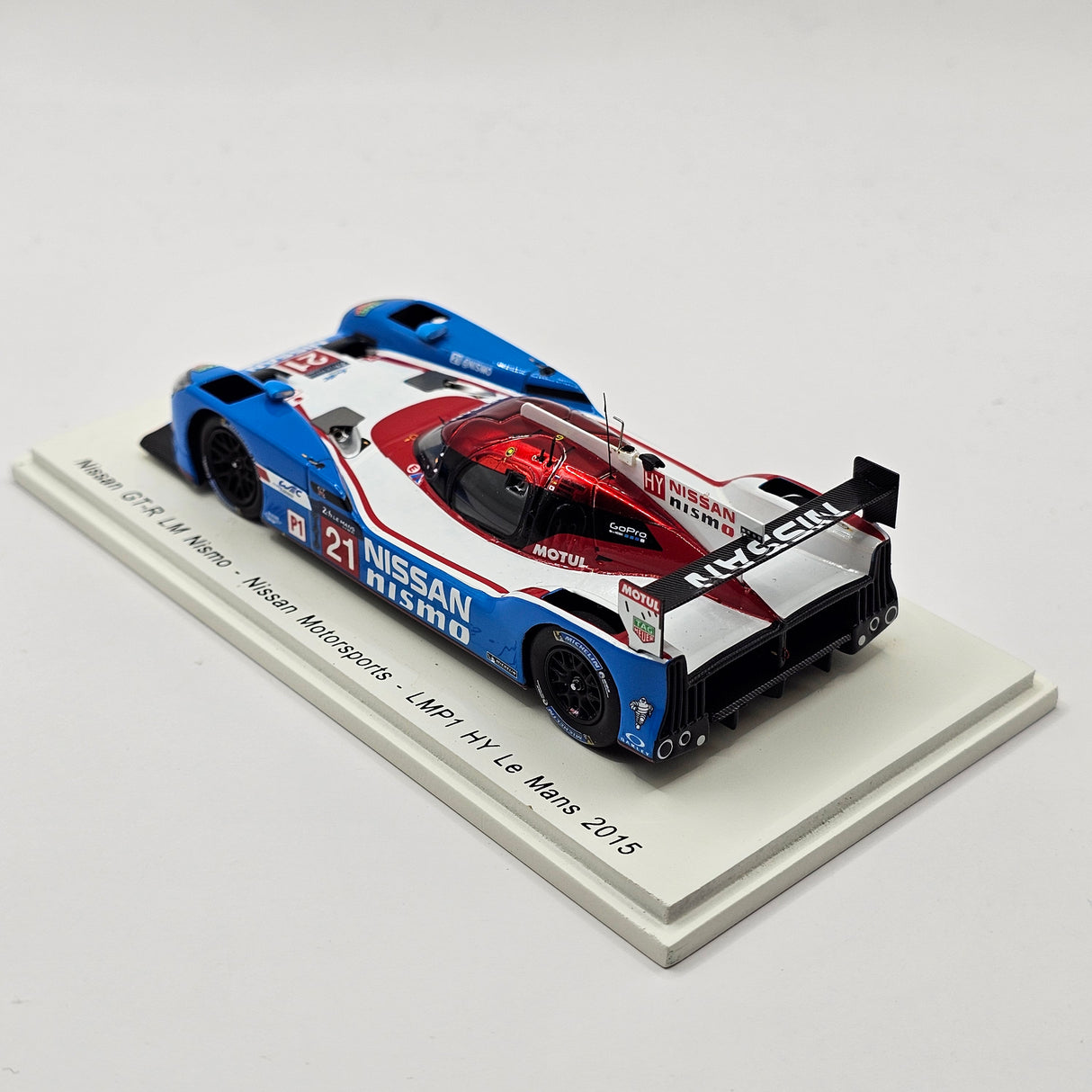 Spark Nissan GT-R LM Nismo #21 Nissan Motorsports Le Mans 2015 1/43 Scale S4640