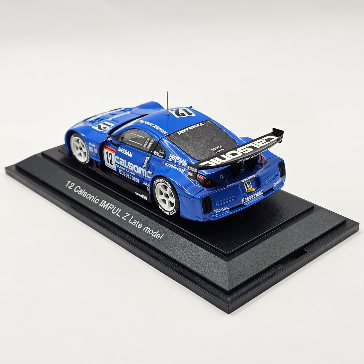 EBBRO Nissan Z No. 12 Calsonic Impul Late Version Super GT GT500 2004 1/43 Scale