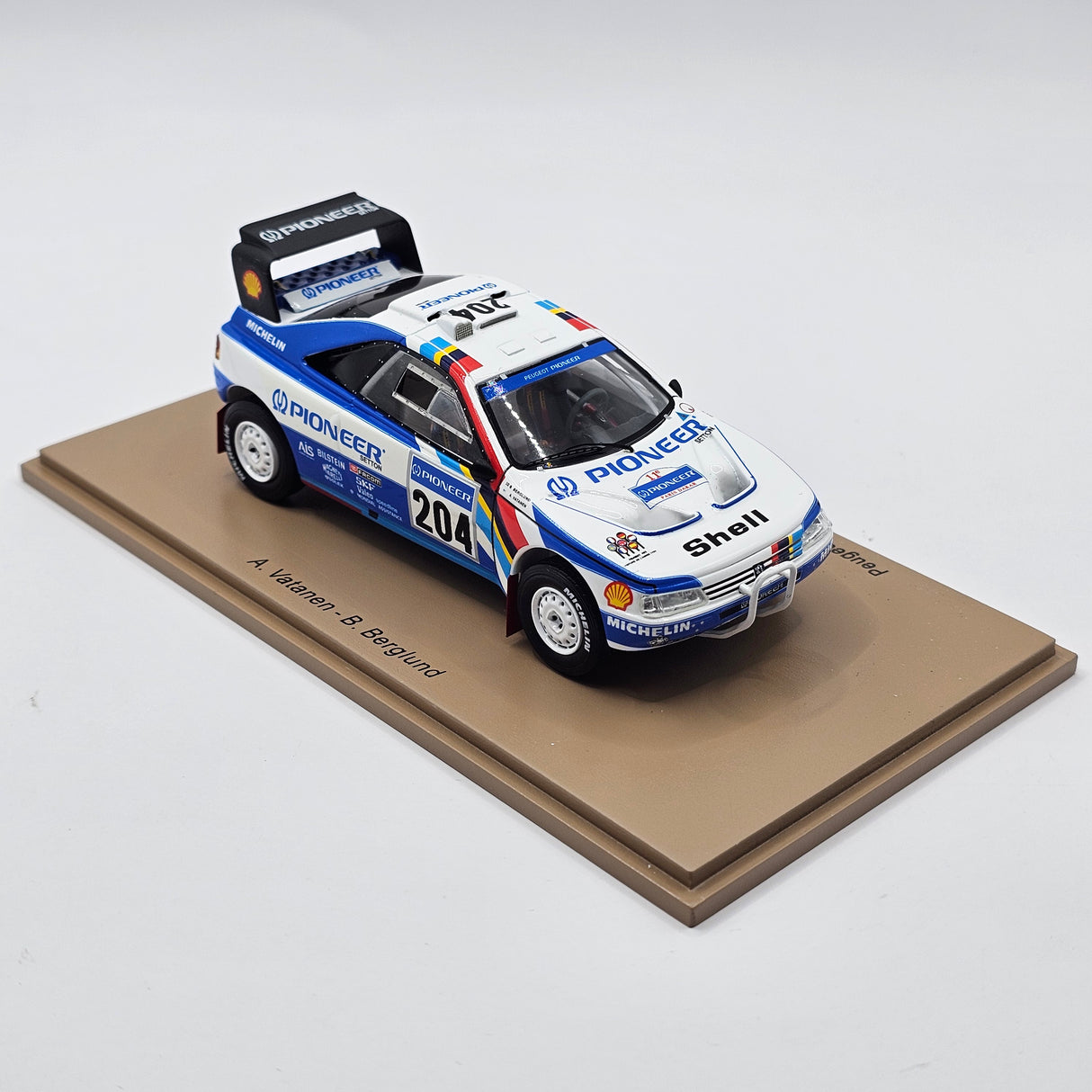 Spark Peugeot 405 T16 Raid #204 Ari Vatanen Paris Dakar Winner 1989 1/43 Scale S5616