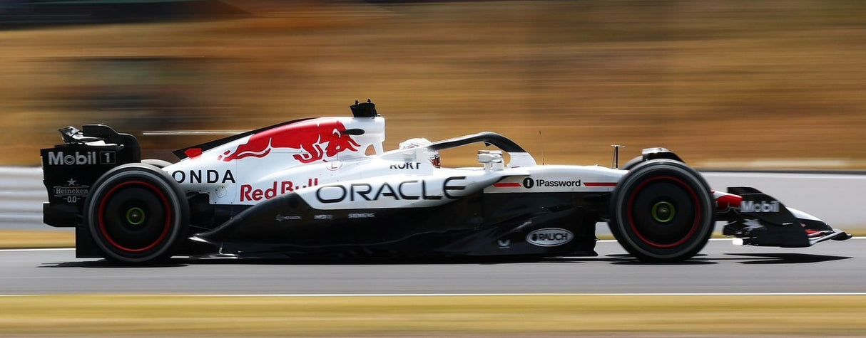 Spark Red Bull Racing RB21 #1 Max Verstappen Japanese GP 2025 Winner (With Pit Board) 1/43 Scale