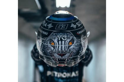 Spark George Russell Mercedes Petronas Team Japanese F1 GP 2026 Mini Helmet 1/5 Scale