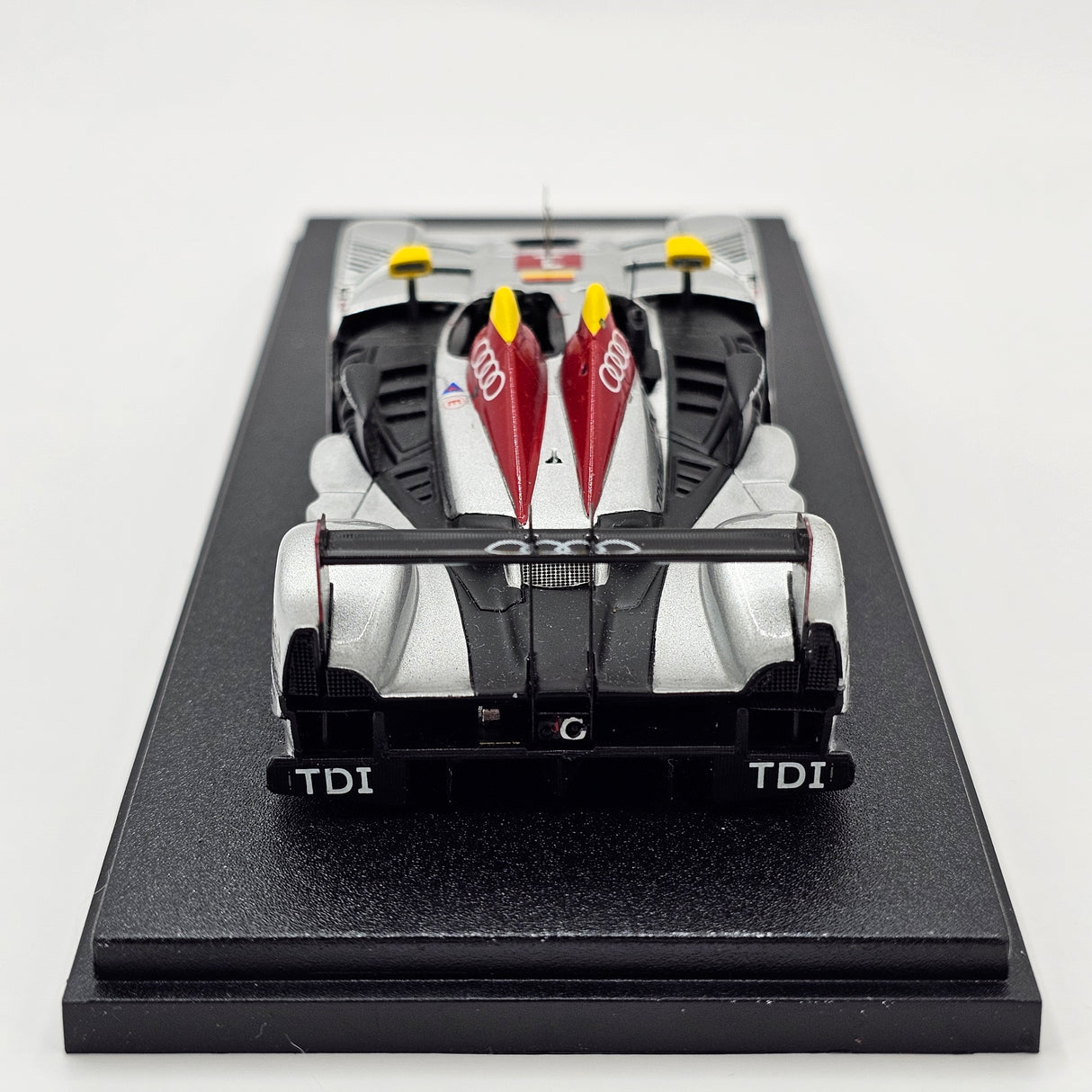 Spark Audi R15 TDI #1 Audi Sport Team Joest 24Hrs Le Mans 2009 1/43 Scale S0687