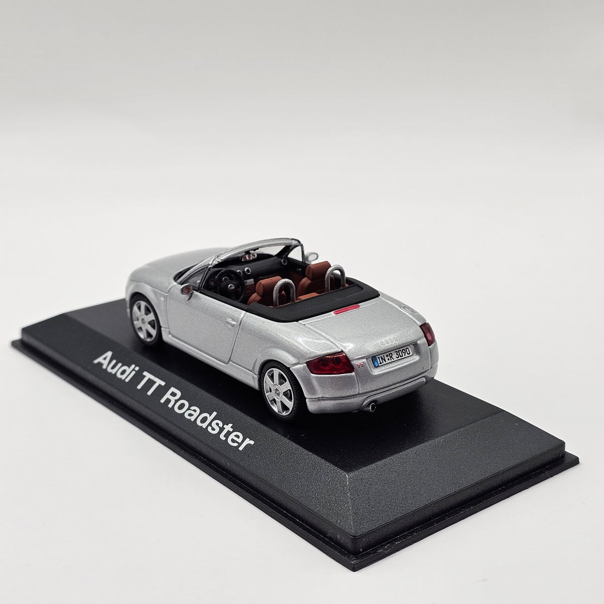 Minichamps Audi TT Roadster Silver Dealership Box 1/43 Scale