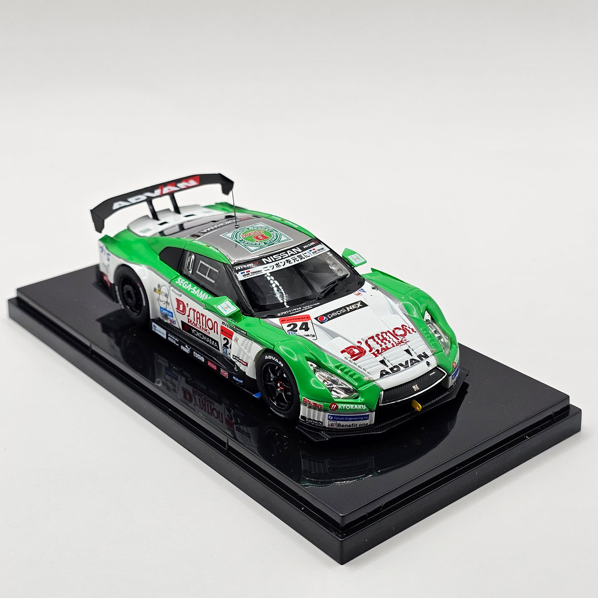 EBBRO Nissan GT-R #24 D'Station ADVAN Kondo Super GT GT500 2013 1/43 Scale
