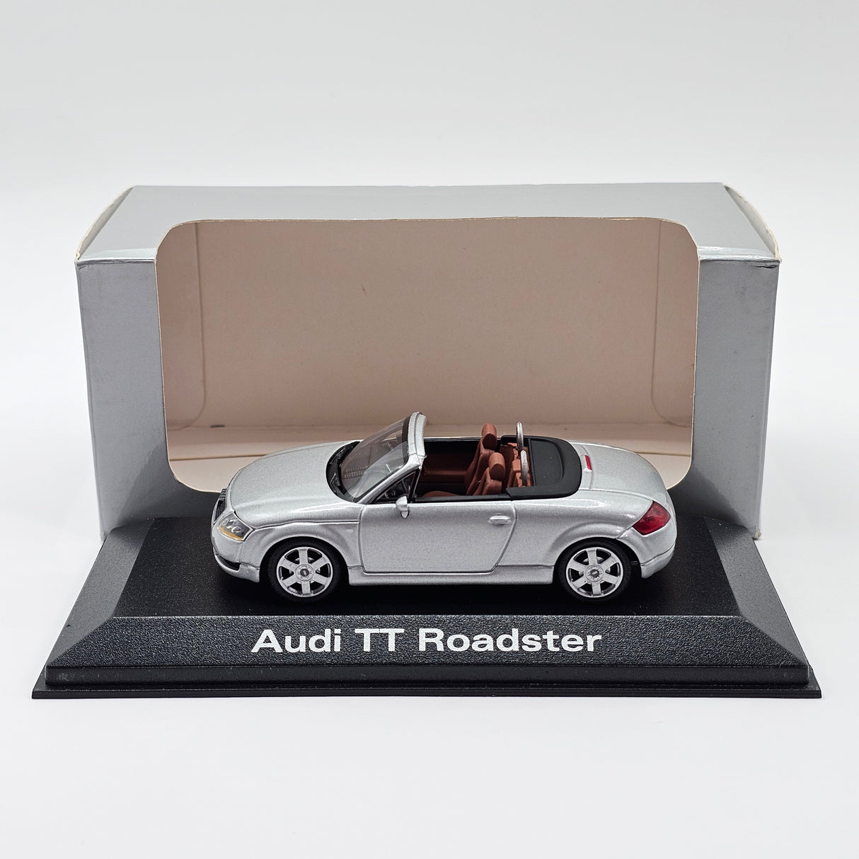 Minichamps Audi TT Roadster Silver Dealership Box 1/43 Scale