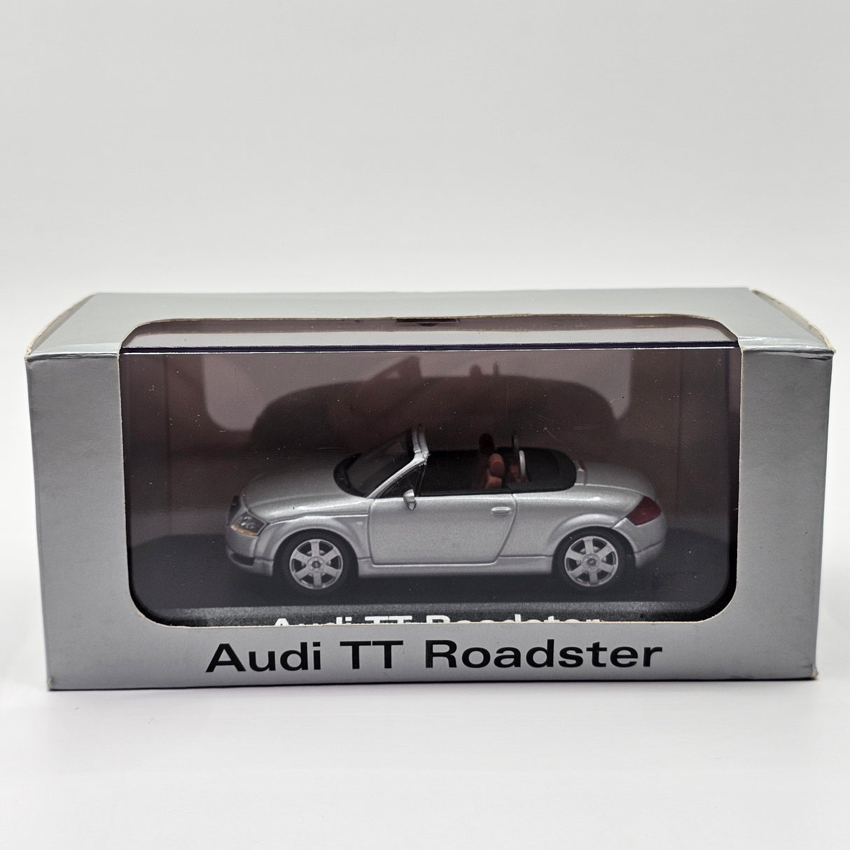 Minichamps Audi TT Roadster Silver Dealership Box 1/43 Scale