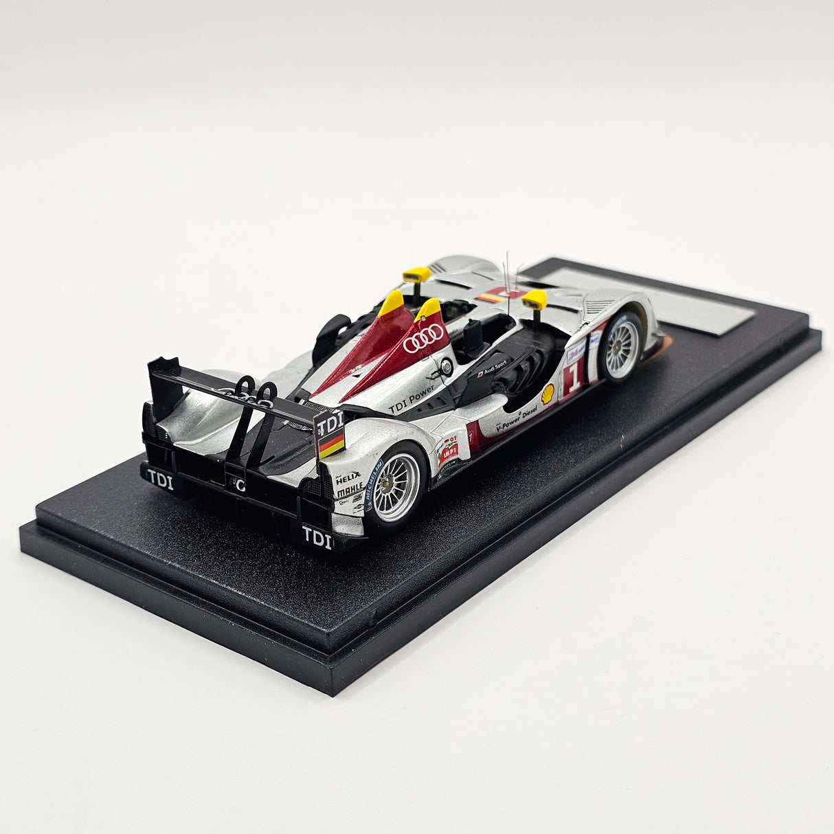 Spark Audi R15 TDI #1 Audi Sport Team Joest 24Hrs Le Mans 2009 1/43 Scale S0687