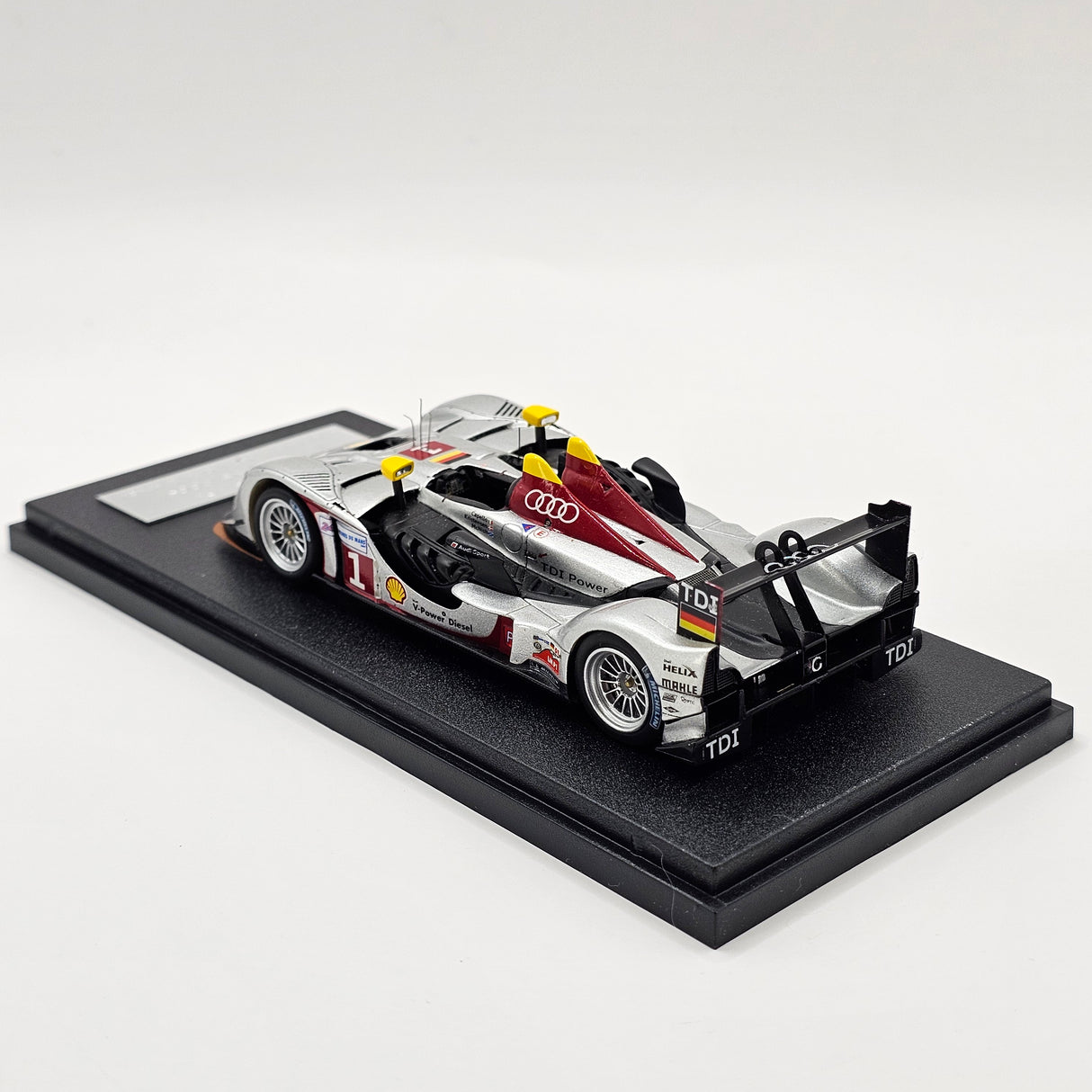 Spark Audi R15 TDI #1 Audi Sport Team Joest 24Hrs Le Mans 2009 1/43 Scale S0687