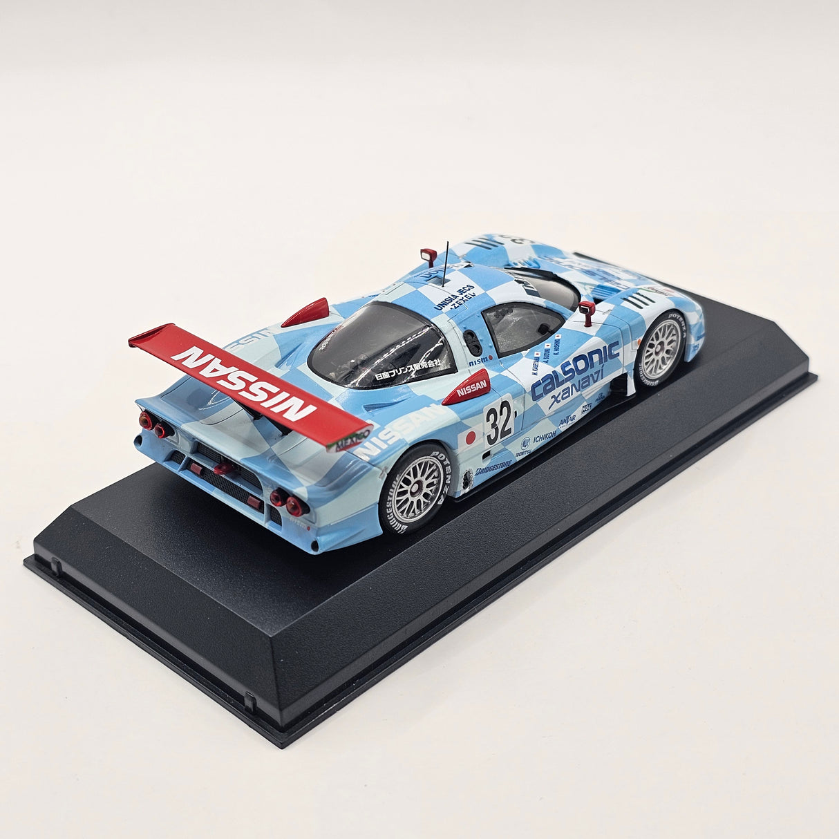 Kyosho Nissan R390 #32 Calsonic Nissan Motorsport Le Mans 24Hrs 1998 1/43 Scale