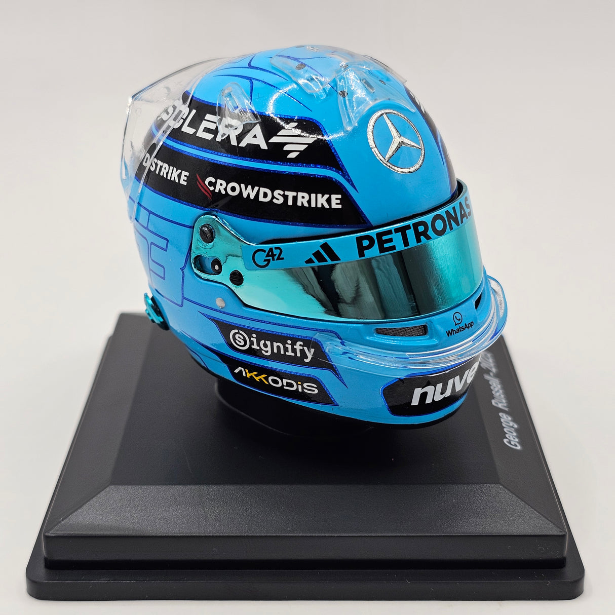 Spark George Russell Mercedes-AMG Petronas F1 Team 2025 Helmet 1/5 Scale