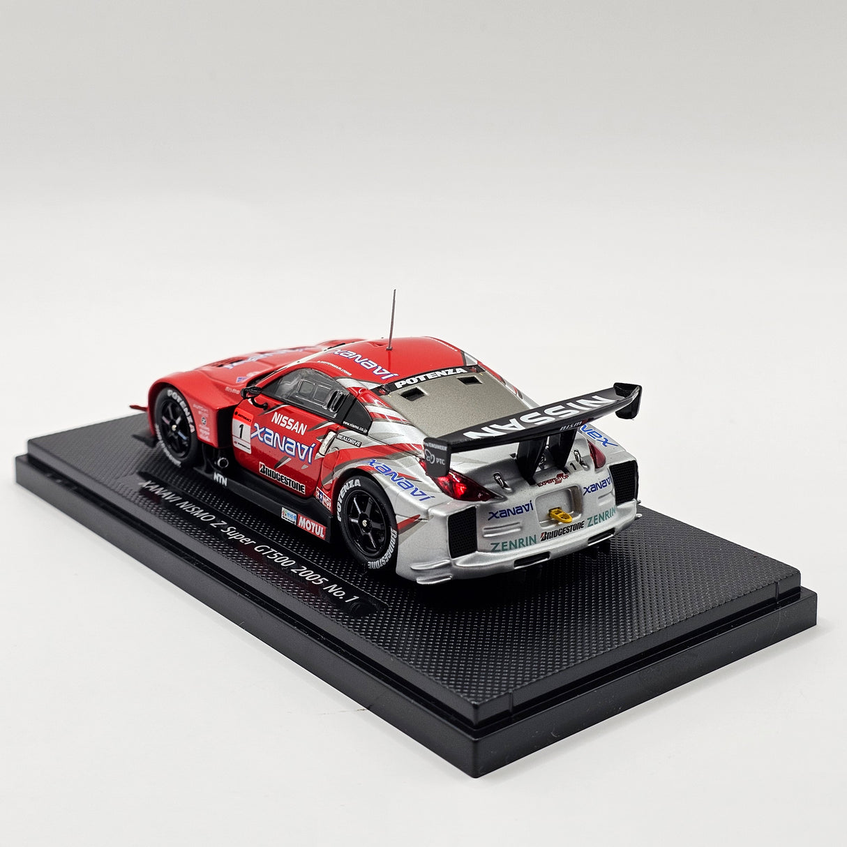 EBBRO Nissan Z #1 Xanavi Nismo Super GT GT500 2005 1/43 Scale