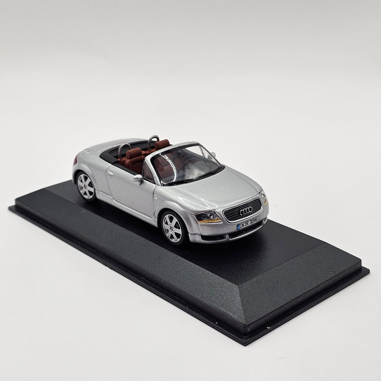 Minichamps Audi TT Roadster Silver Dealership Box 1/43 Scale
