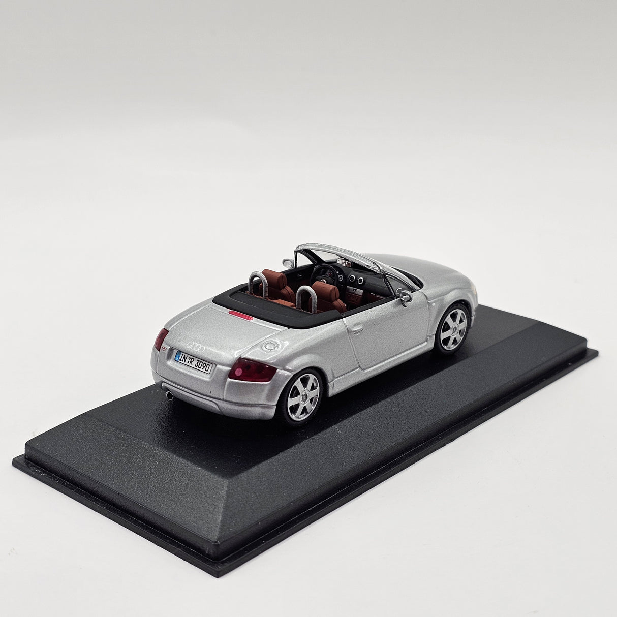 Minichamps Audi TT Roadster Silver Dealership Box 1/43 Scale