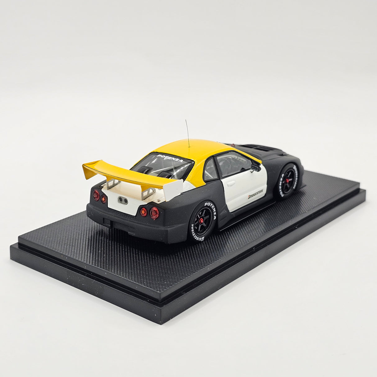 EBBRO P4 Nissan Skyline R34 GT-R NISMO JGTC GT500 2001 Test Car 1/43 Scale