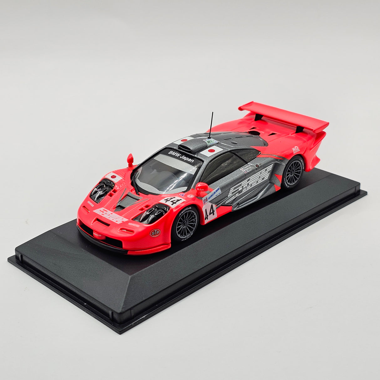 Minichamps McLaren F1 GTR Long Tail #44 Team Lark Le Mans 1997 1/43 Scale