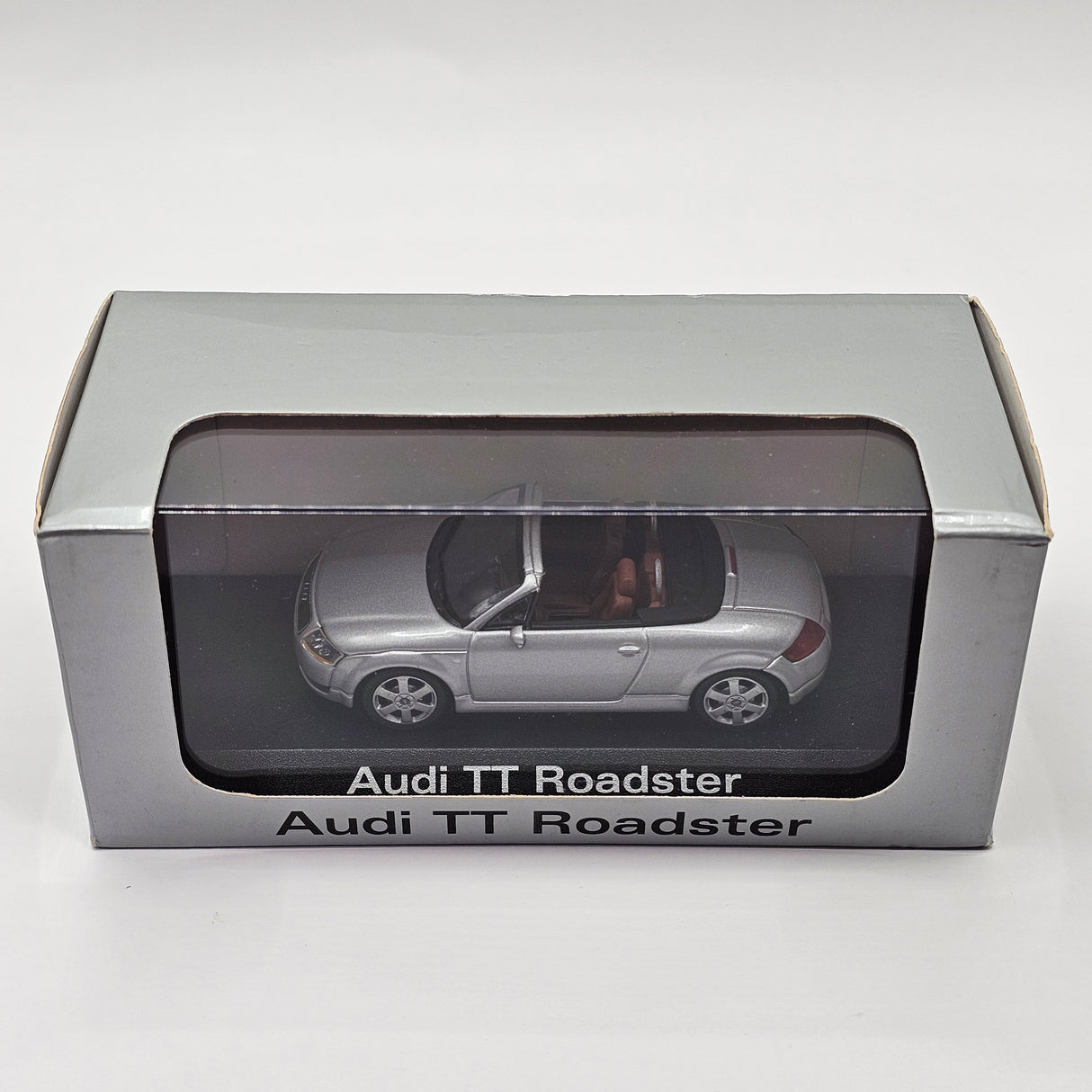 Minichamps Audi TT Roadster Silver Dealership Box 1/43 Scale