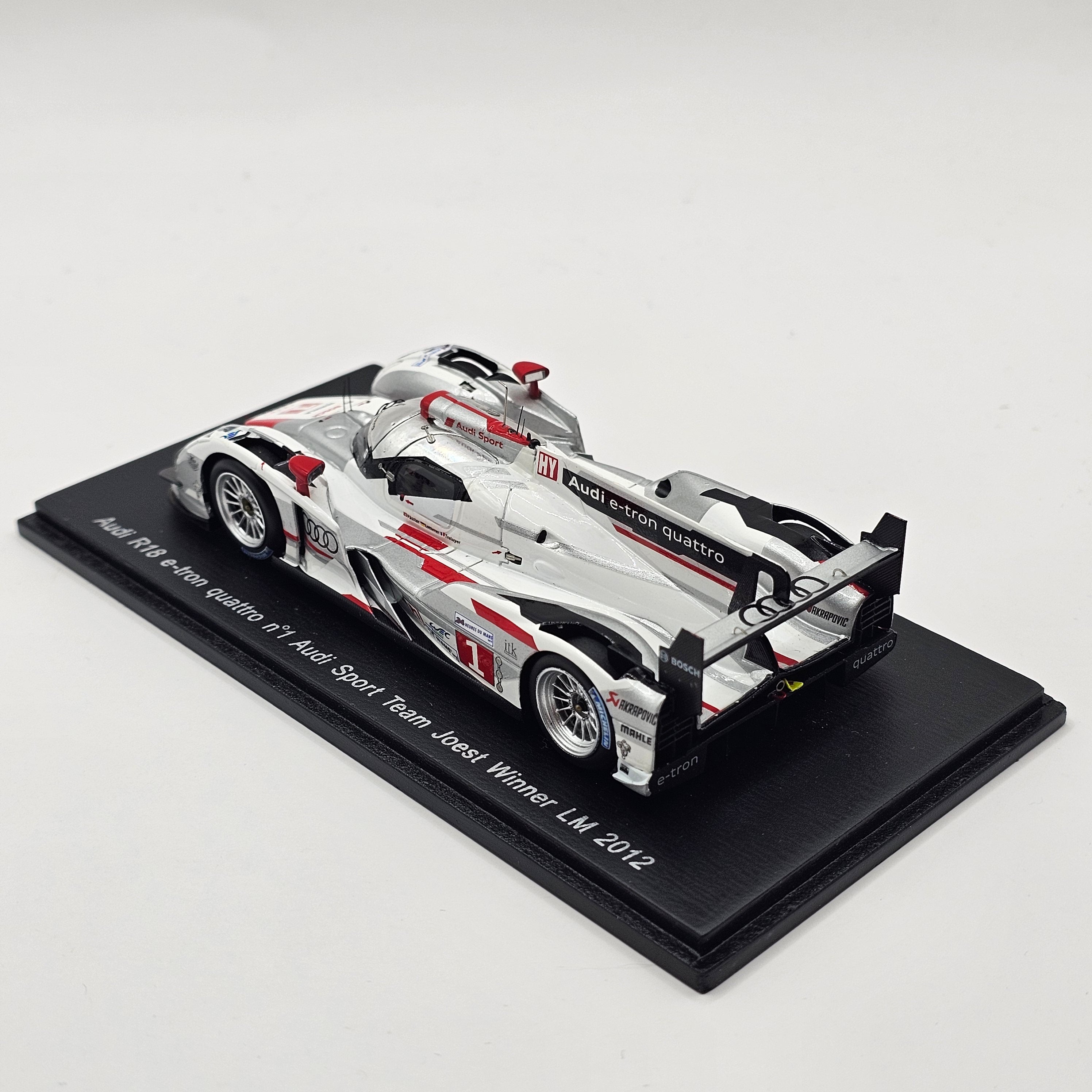 1/43 Audi R18 e-tron quattro LM 2012優勝 Spark Audi R18 e-tron Quattro #1 Audi Sport Le Mans 2012 Winner 1/43 S
