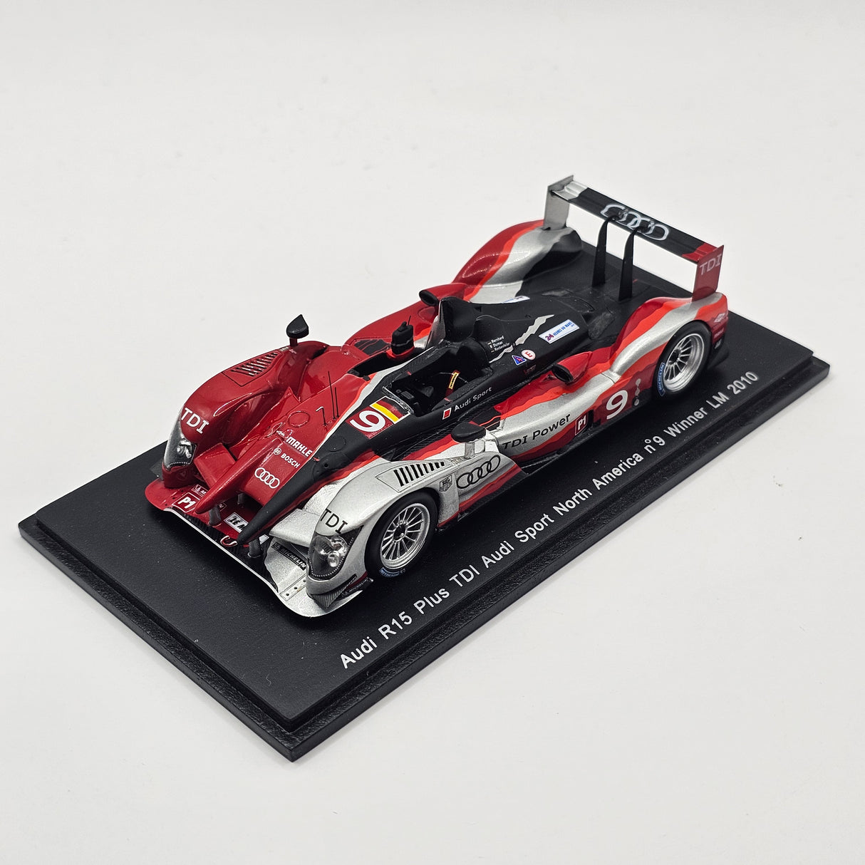 Spark Audi R15 Plus TDi Audi Sport North America #9 Le Mans 2010 Winner 1/43 Scale