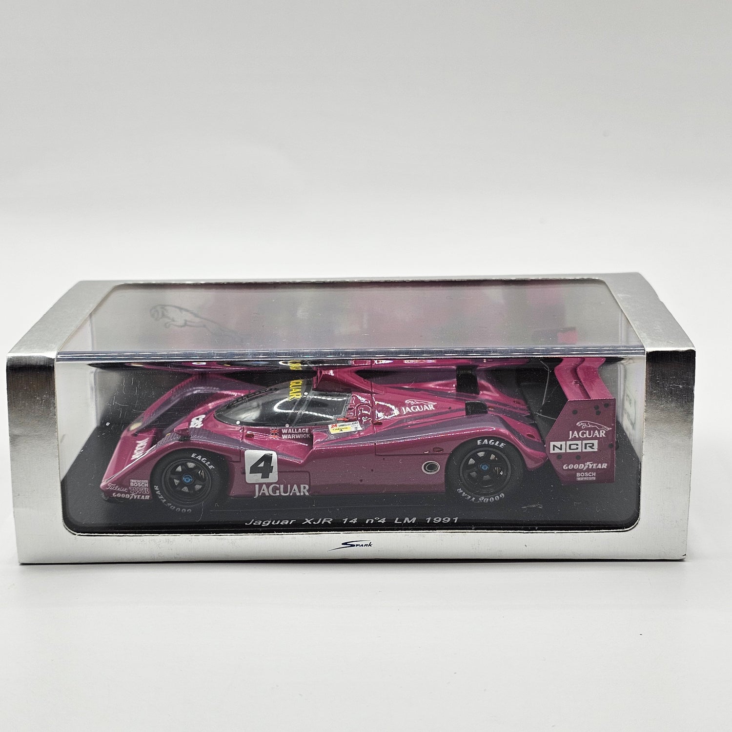 Spark Jaguar XJR-14 #4 Silk Cut Tom Walkinshaw Racing Le Mans 1991 1/4 Spark Jaguar XJR-14 #4 Silk Cut Tom Walkinshaw Racing Le Mans 1991 1/4