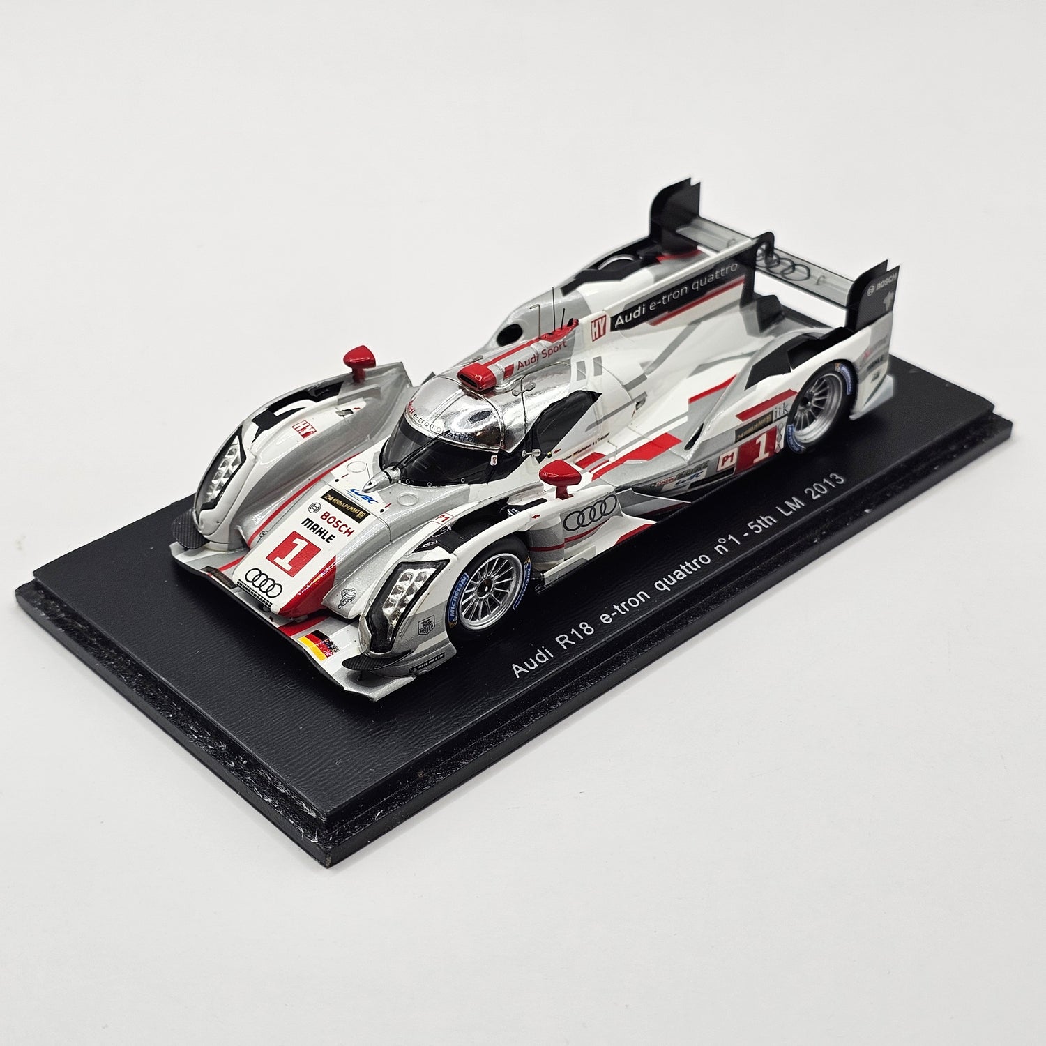 Spark Audi R18 e-tron Quattro Scale Model 2014 Le Mans Spark Audi R18 e-tron Quattro Scale Model 2014 Le Mans