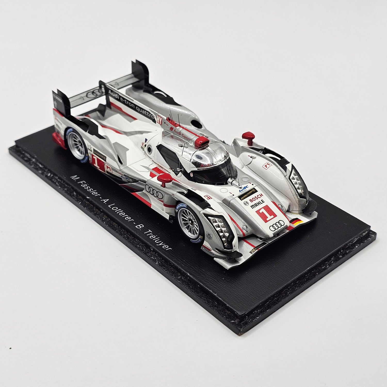 Modellino Auto Spark 1/43 Audi R18 e-tron Quattro HY #1 Le Mans 2013 | Motorsport Maranello Modellino Auto Spark 1/43 Audi R18 e-tron Quattro HY #1 Le Mans 2013 | Motorsport Maranello