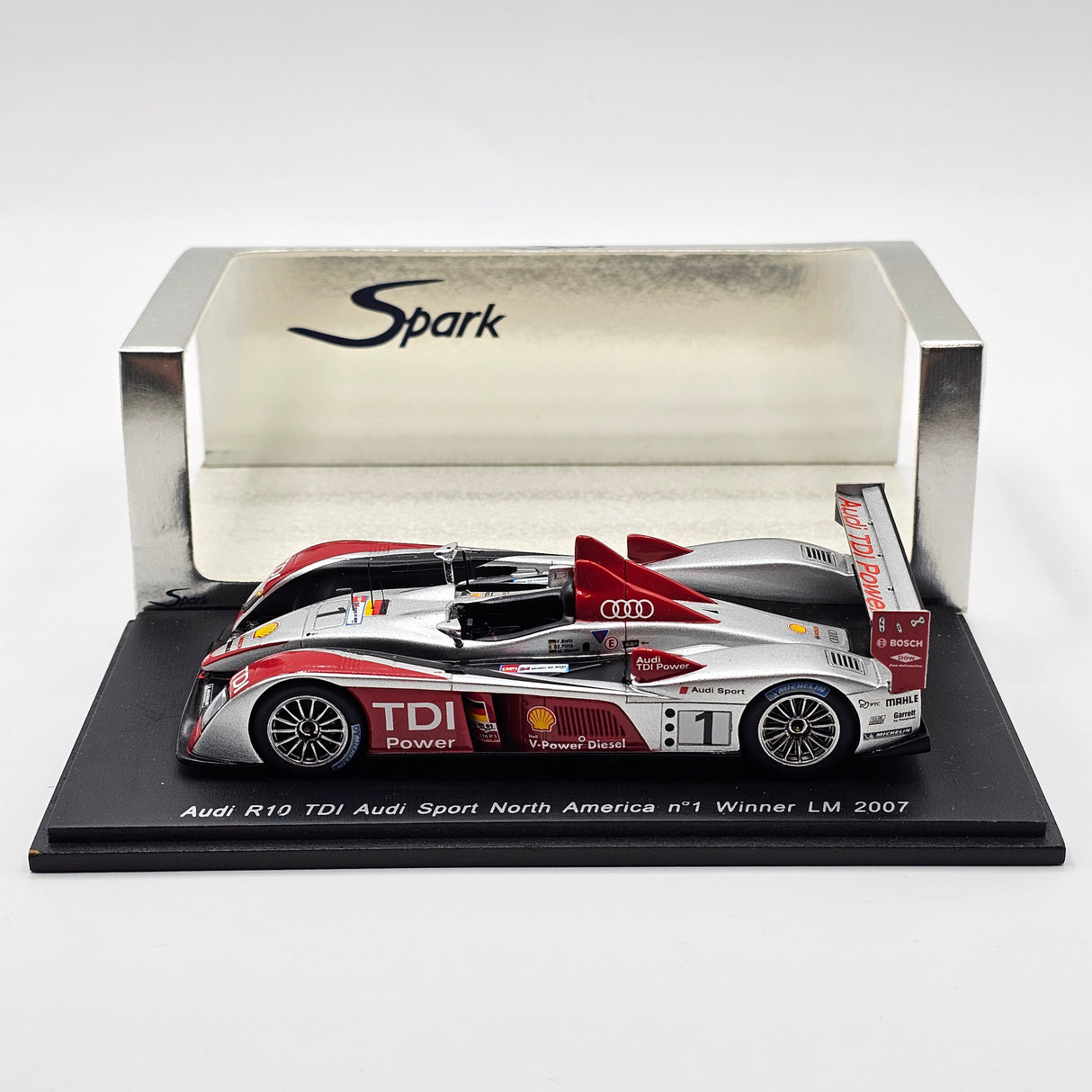 Spark Audi R10 TDI #1 Audi Sport North America Le Mans 2007 Winner 1/43 Scale S0681