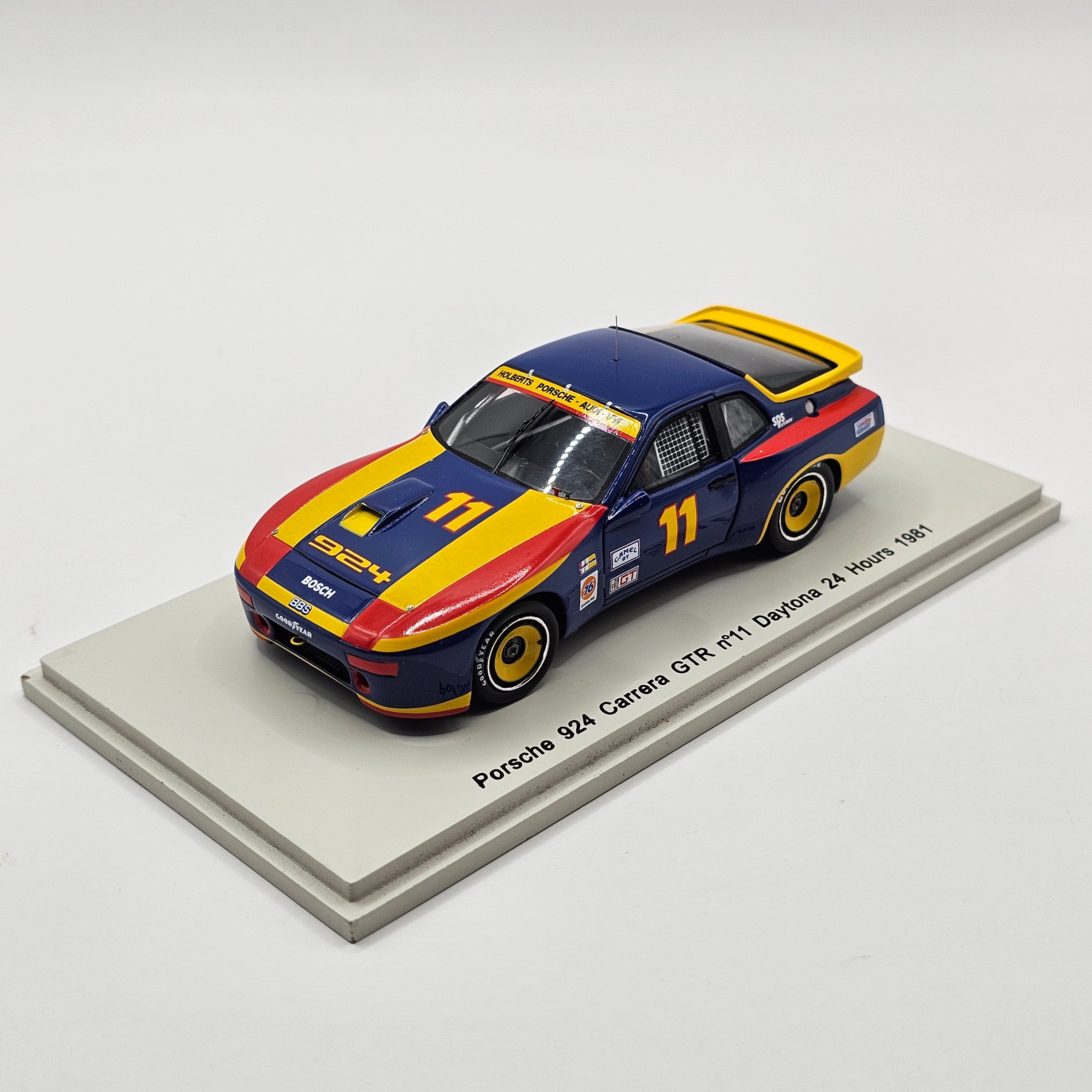 週間売れ筋 Spark Porsche 24Hrs Racing Holbert #11 GTR Carrera 924 レーシングカー