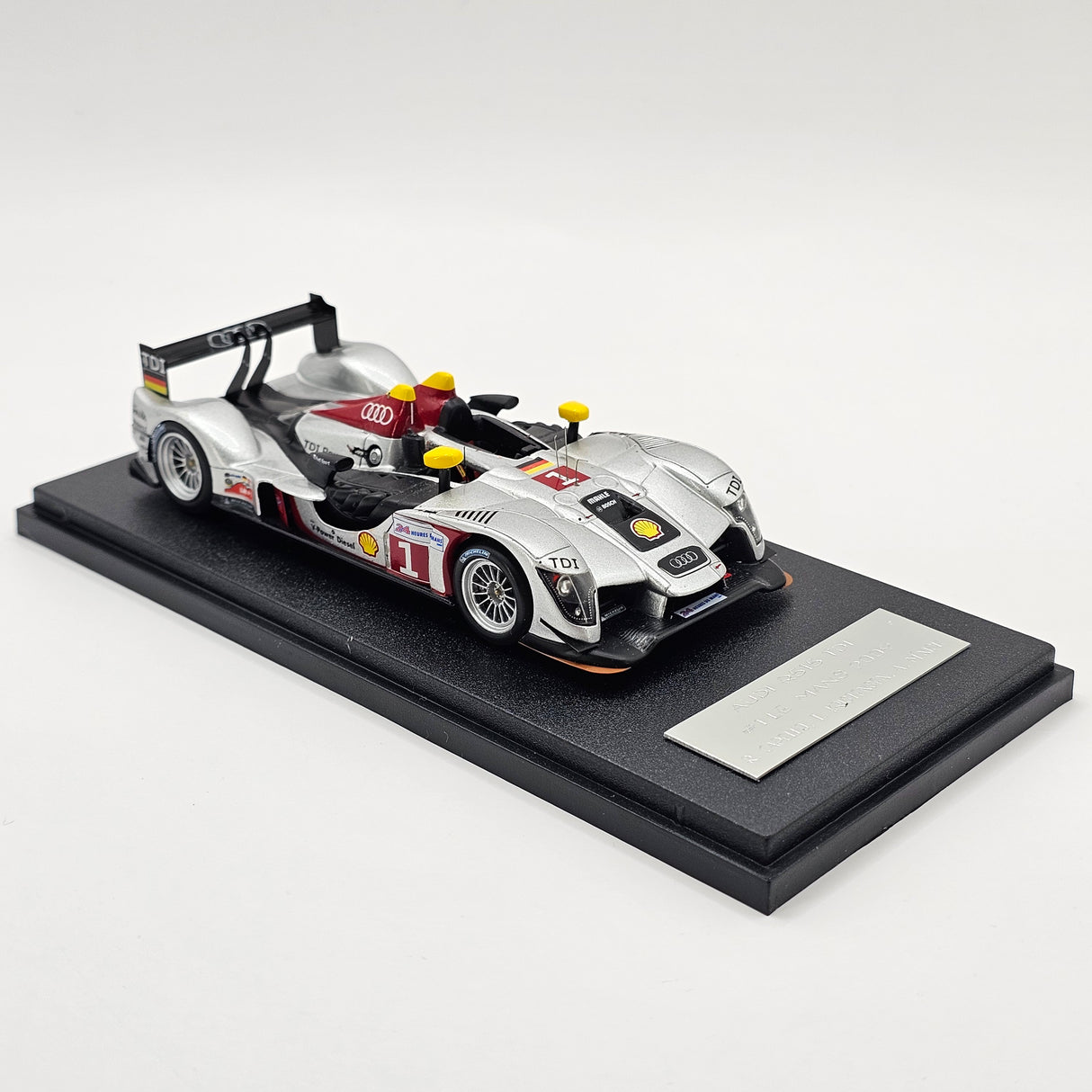 Spark Audi R15 TDI #1 Audi Sport Team Joest 24Hrs Le Mans 2009 1/43 Scale S0687