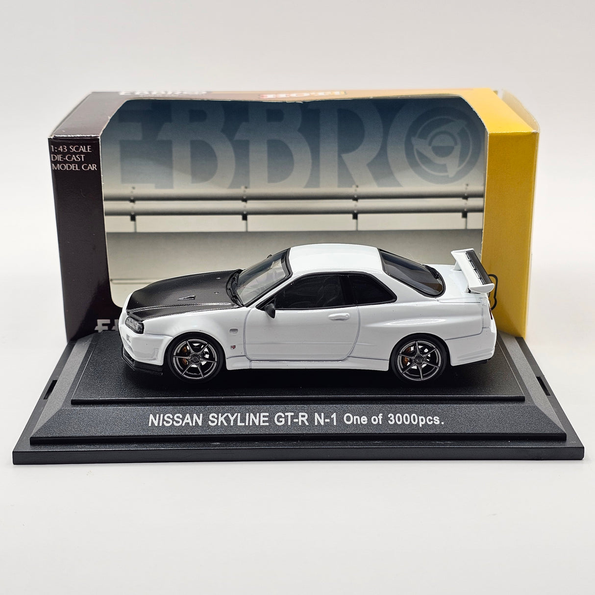 EBBRO Nissan Skyline GT-R R34 V-Spec II N1 White w/ Carbon Bonnet 1/43 Scale